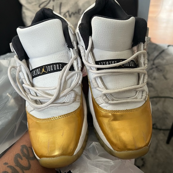 Limited addition gold and white air Jordan 11 - Picture 3 of 4